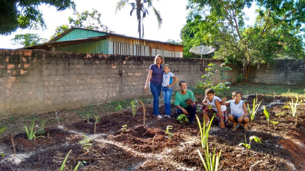 Projeto apoiado pela Rede de Referência em Educação implanta mais uma Agrofloresta em escola de Canarana-MT
